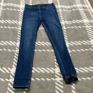 Like New A&F stretch skinny jeans. Harper Low Rise size 25/0. Super soft